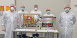 SWI is completed and ready to start its journey to Toulouse! The important milestone is commemorated in this photo by (from left) Prof. Dr. Laurent Gizon (Managing Director of MPS), Dr. Ali Ravanbakhsh (Assembly, Integration, Verification and Test Manager), Dr. Paul Hartogh (SWI Principal Investigator), Dr. Juan-Pablo Garcia (SWI Project Manager), and Prof. Dr. Sami K. Solanki (Director at MPS). For transport, the antenna with the receiver unit (left) and the electronics unit (right) are packed in sturdy metal frames. Additional protective covers that must be removed before launch are marked in red.