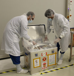 In the cleanrooms at MPS, the instrument is packed into boxes for transport. Only then is SWI allowed to leave the cleanroom.