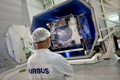 The space probe JUICE arrives in the cleanrooms at Airbus in Toulouse.